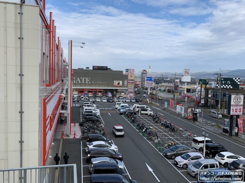 『１２３＋Ｎ橿原店』国道２４号線沿いに立地