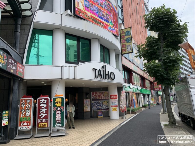 パチンコ店のほか、ボウリング、カラオケ、まんが喫茶、飲食店などが入居する複合レジャー施設