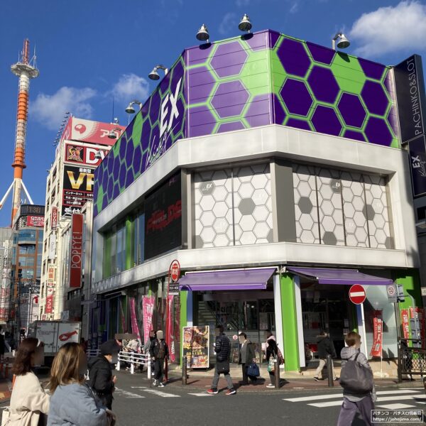 横浜駅前のパチンコ店『キングＥＸ』