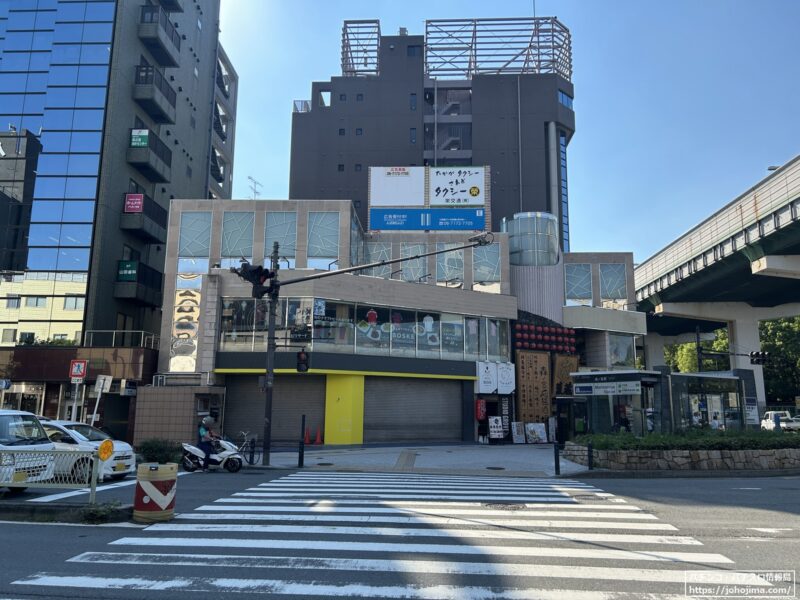 店舗前には大阪メトロ「森ノ宮駅」の出入口がある